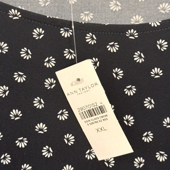 Ann Taylor Black and White CHIC Floral Midi Dress. NEW WITH TAG - Picture 3 of 9